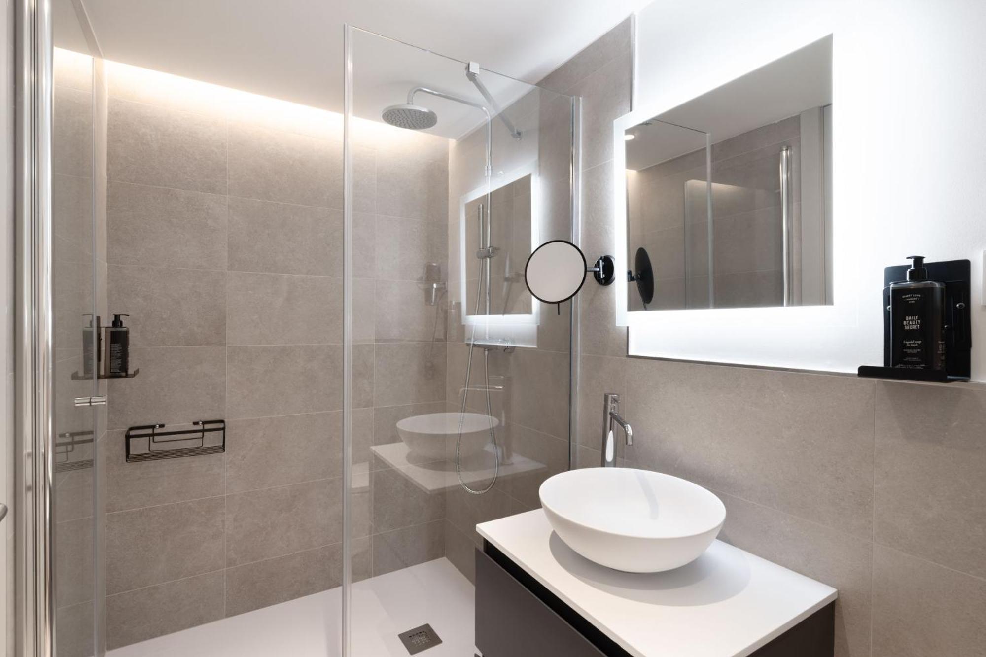 Limehome Madrid Calle De Juan Hurtado De Mendoza Luaran gambar