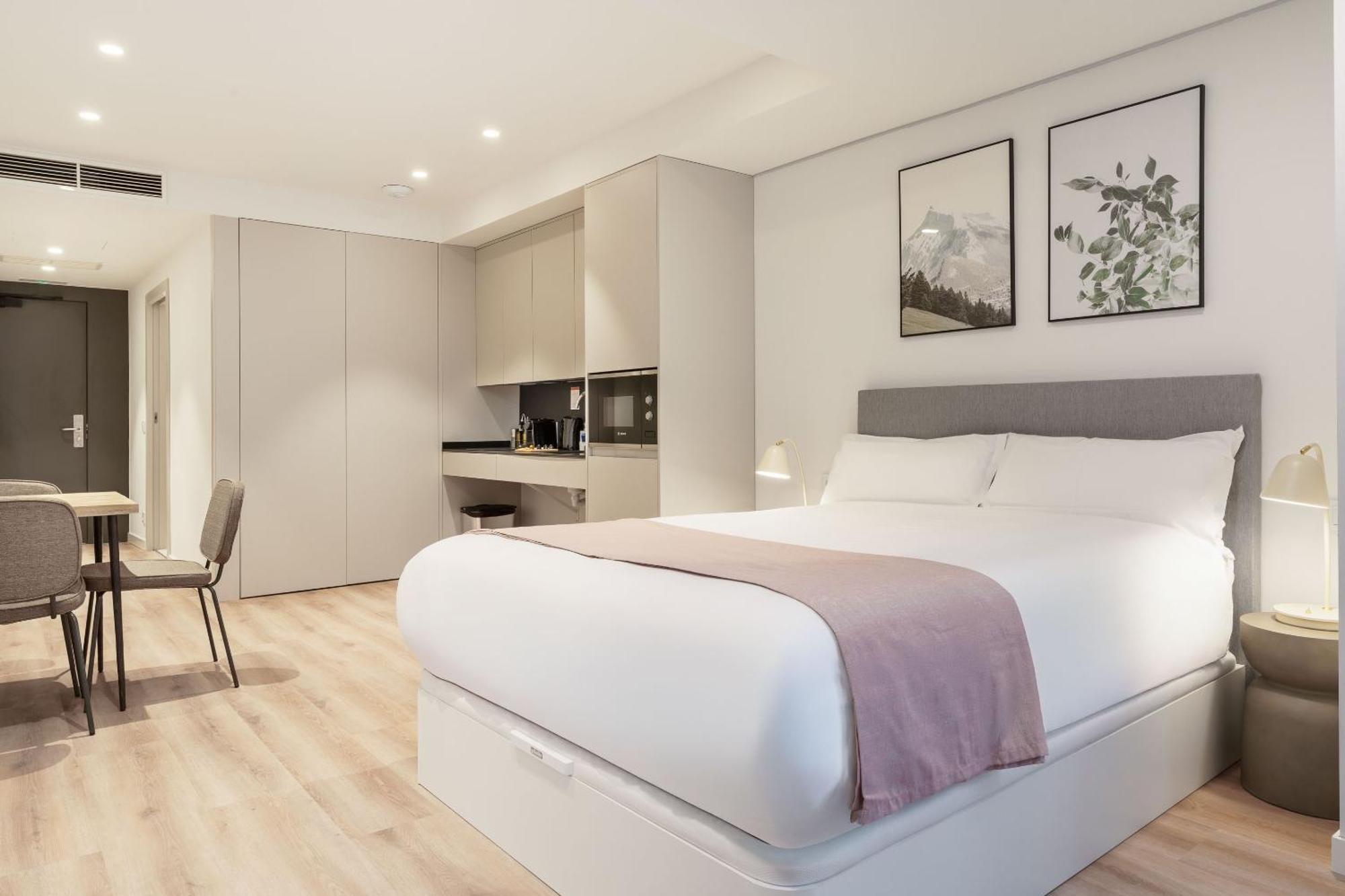 Limehome Madrid Calle De Juan Hurtado De Mendoza Luaran gambar